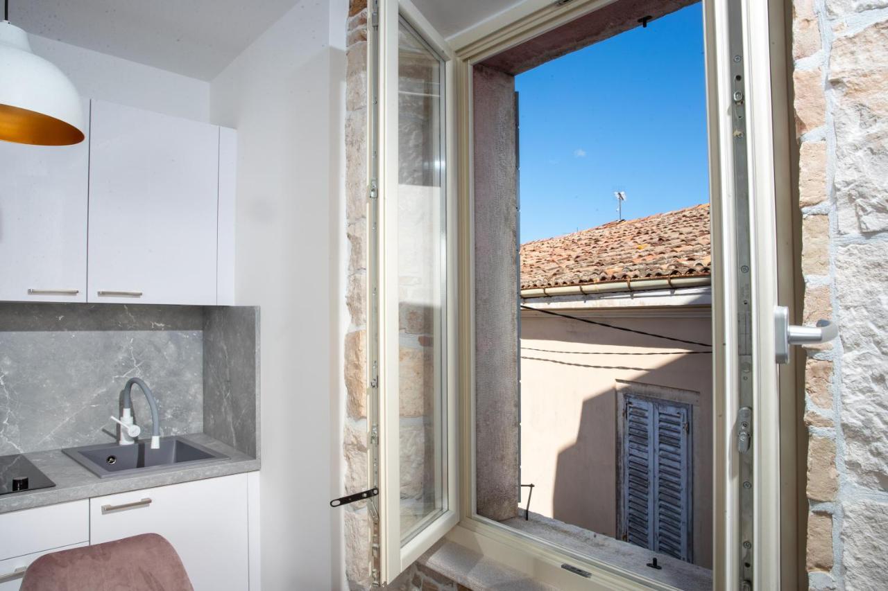 Apartament And Luan *