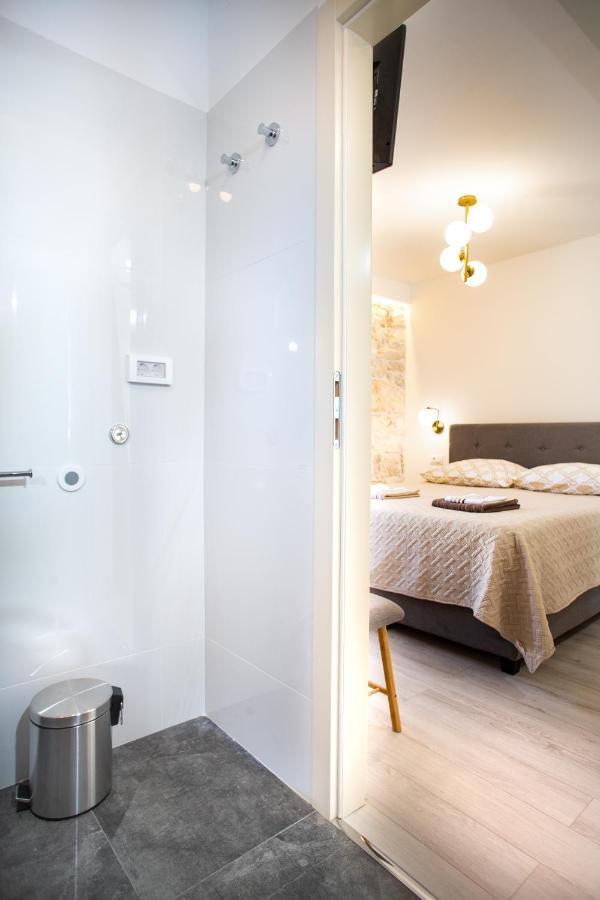 Apartament And Luan *