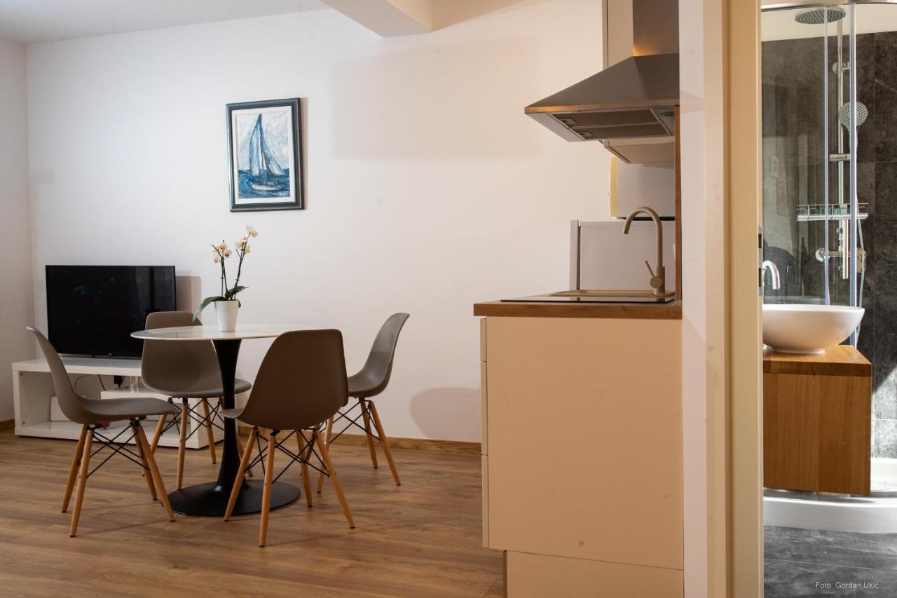 Apartament And Luan *